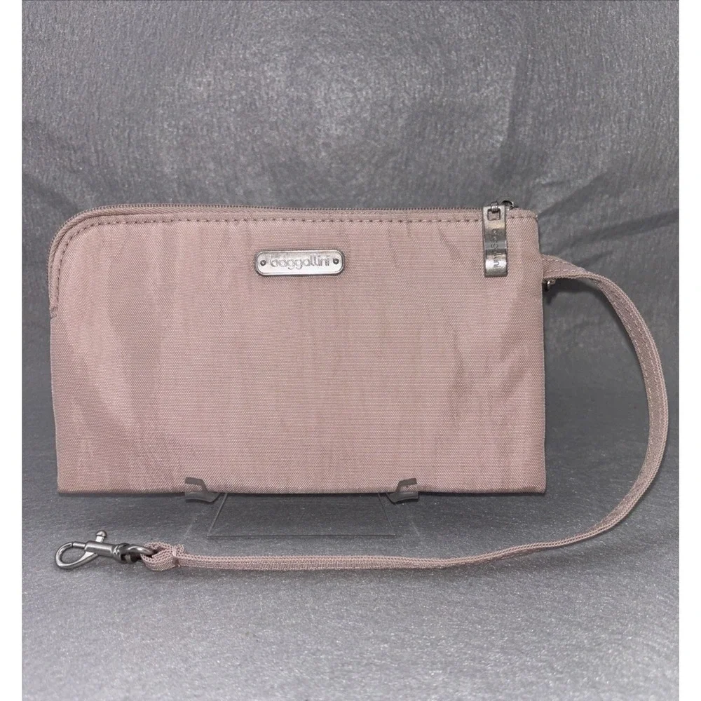 Baggallini‎ RFID Bryant Champagne Nylon Card Wallet Wristlet Money Pouch Travel